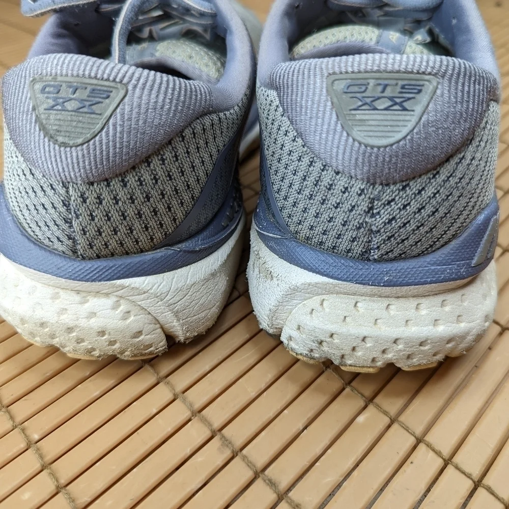 Brooks Womens Adrenaline GTS 20 1202961B073 Gray Running Shoes Sneaker Size 9.5B